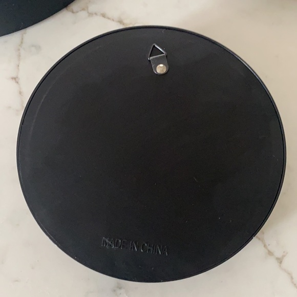 4 decorative mirrors framed in black. 6, 7, 9 and 10 inches in circumference. - Picture 3 of 3